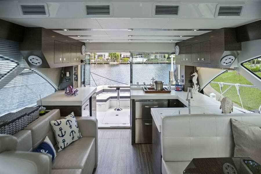 2019 Cruisers Yachts 54 Cantius