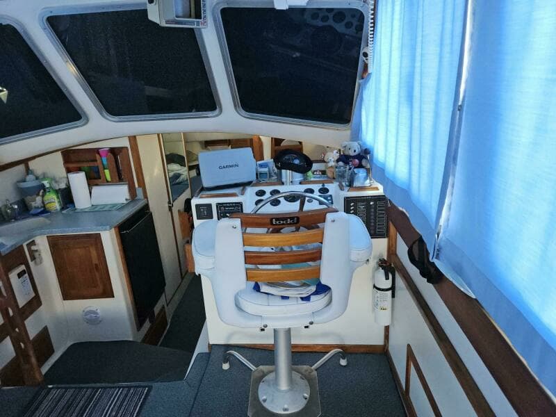1989 Nauset 35 Flybridge Downeast Cruiser