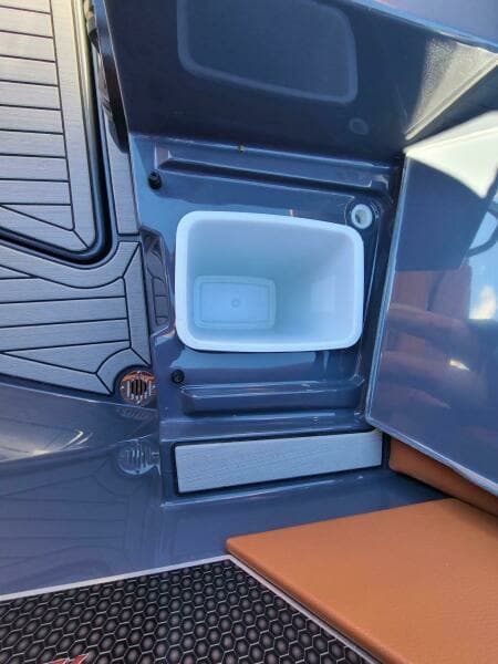 2017 Cruisers Yachts 338 South Beach BR