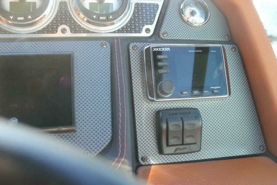 2017 Cruisers Yachts 338 South Beach BR