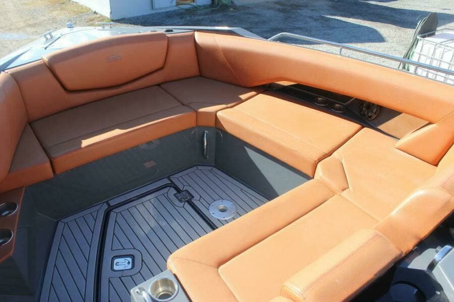 2017 Cruisers Yachts 338 South Beach BR