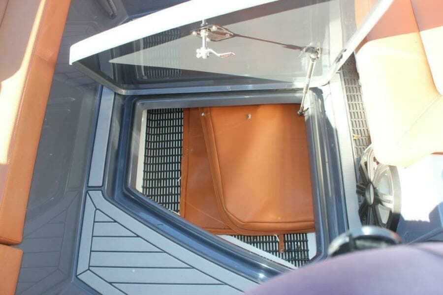 2017 Cruisers Yachts 338 South Beach BR