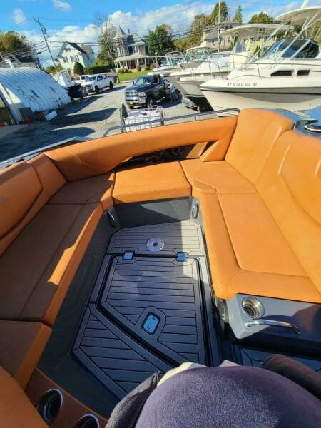 2017 Cruisers Yachts 338 South Beach BR