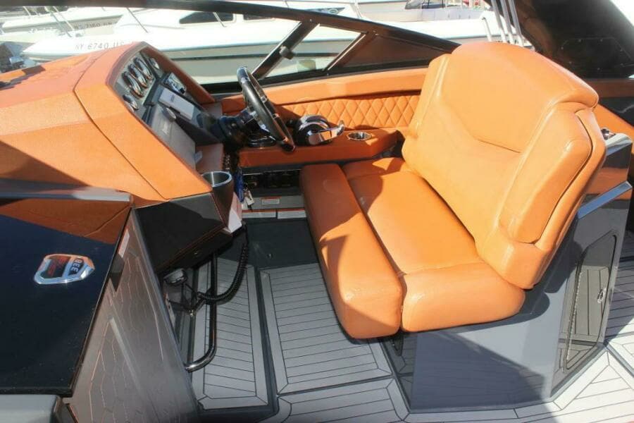 2017 Cruisers Yachts 338 South Beach BR