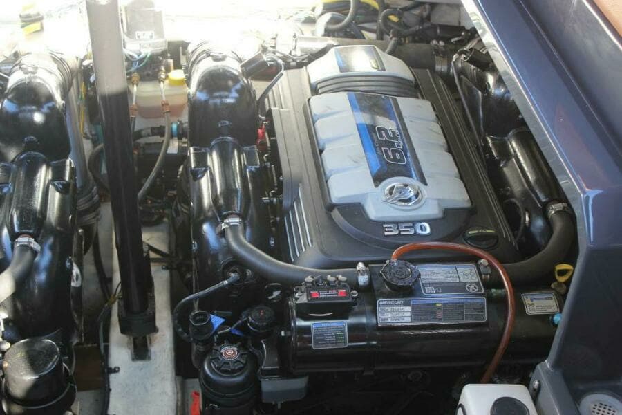 2017 Cruisers Yachts 338 South Beach BR