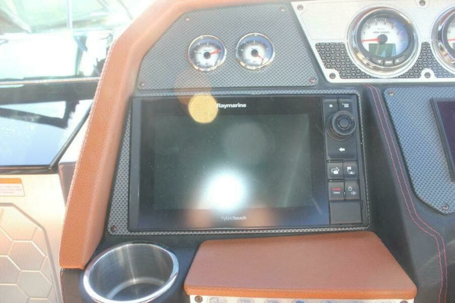 2017 Cruisers Yachts 338 South Beach BR