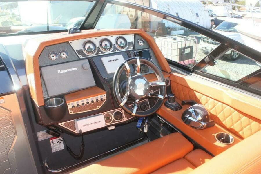 2017 Cruisers Yachts 338 South Beach BR