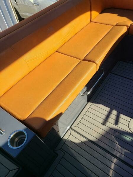 2017 Cruisers Yachts 338 South Beach BR