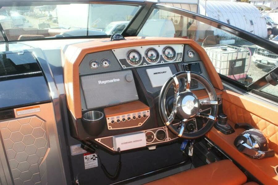 2017 Cruisers Yachts 338 South Beach BR