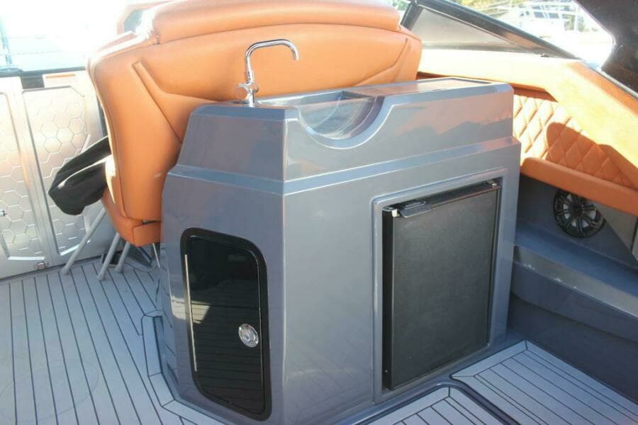 2017 Cruisers Yachts 338 South Beach BR