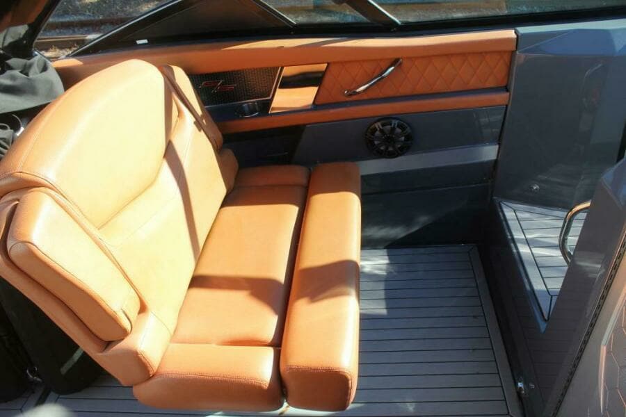 2017 Cruisers Yachts 338 South Beach BR