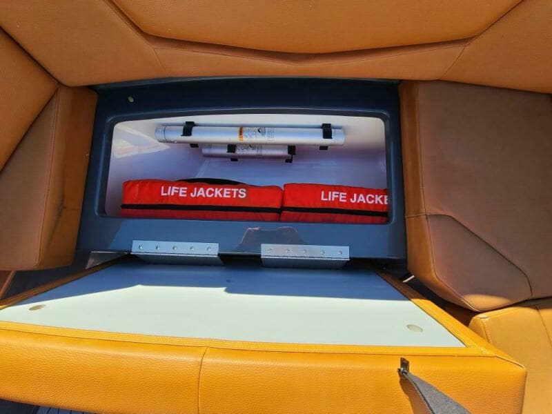 2017 Cruisers Yachts 338 South Beach BR