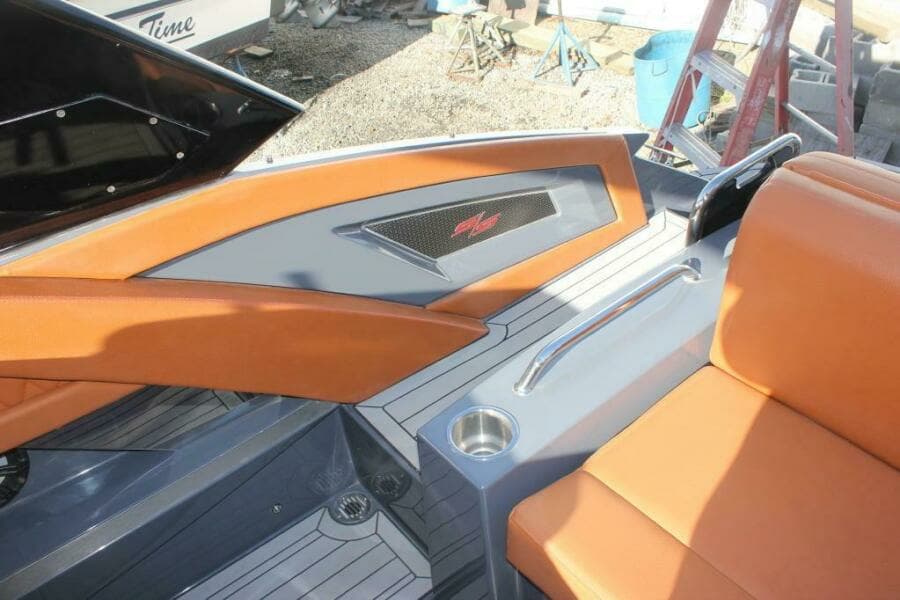 2017 Cruisers Yachts 338 South Beach BR