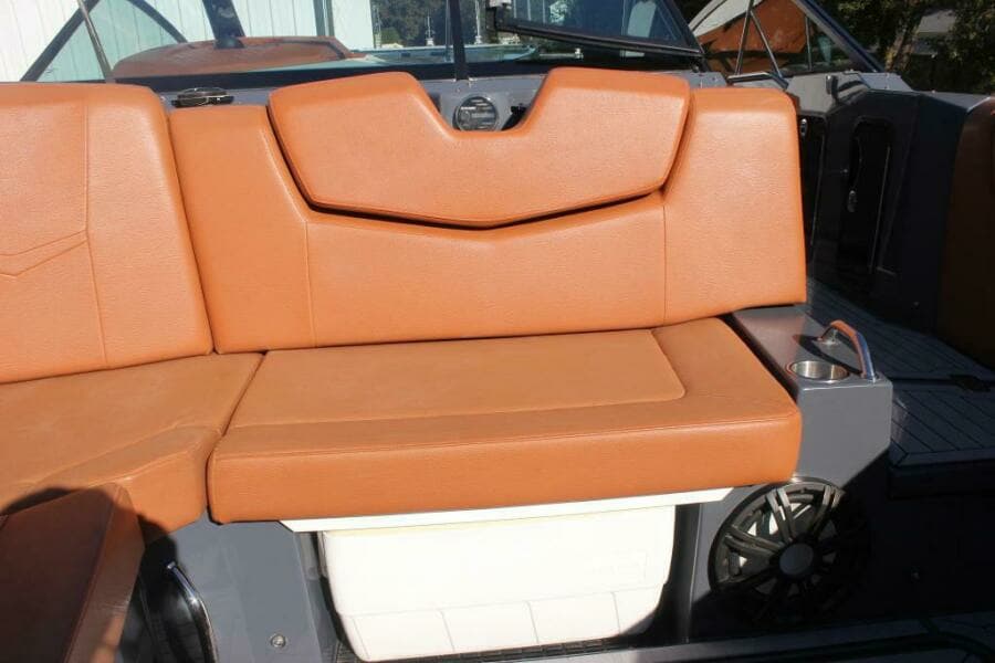 2017 Cruisers Yachts 338 South Beach BR