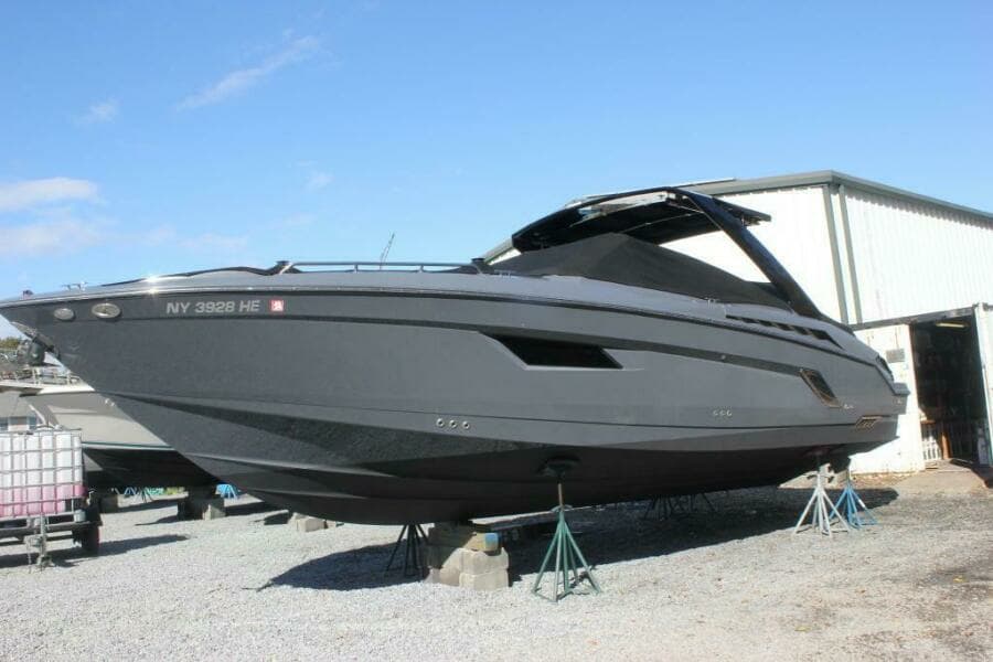 2017 Cruisers Yachts 338 South Beach BR