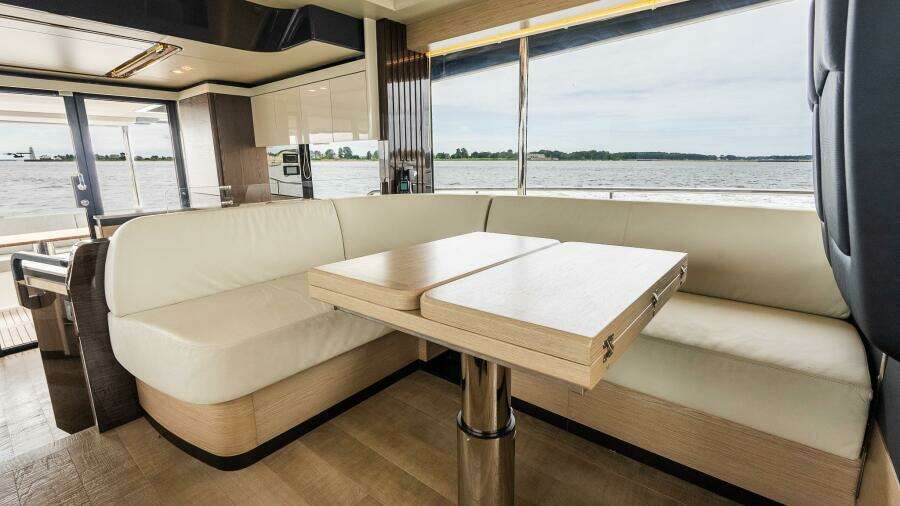 2023 Absolute 52 Navetta