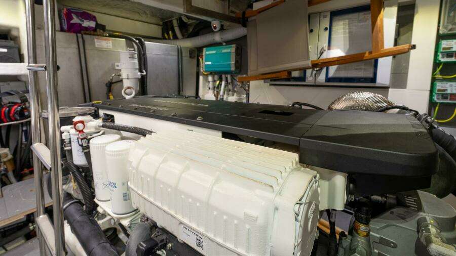 2023 Absolute 52 Navetta