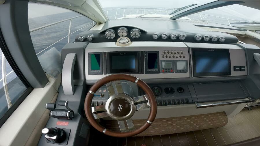2011 Azimut 68S