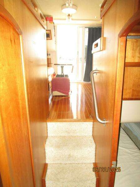 39' Mainship companionway aft