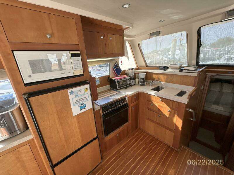 39' Mainship galley1