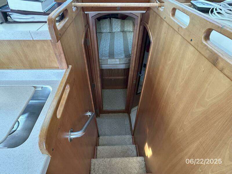 39' Mainship companionway forward