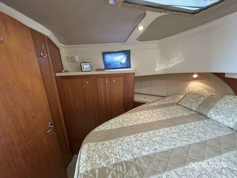 39' Mainship master stateroom port