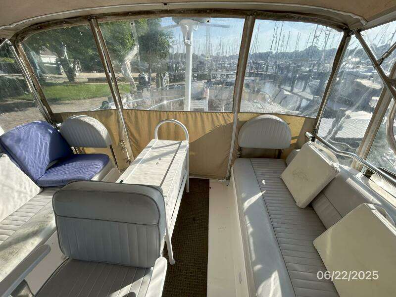 39' Mainship flybridge aft