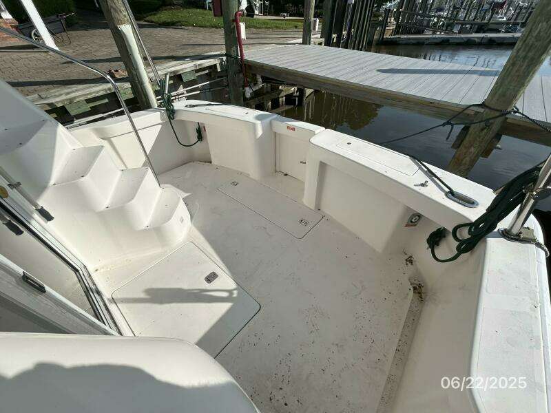 39' Mainship aftdeck2