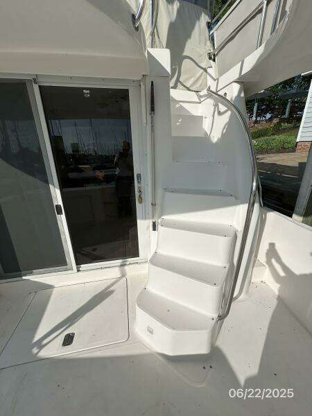39' Mainship aftdeck-flybridge stairs