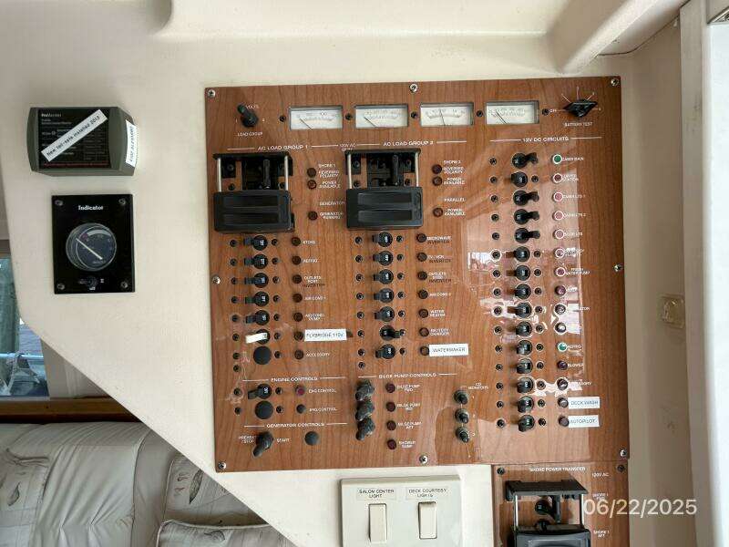 39' Mainship electrical panel