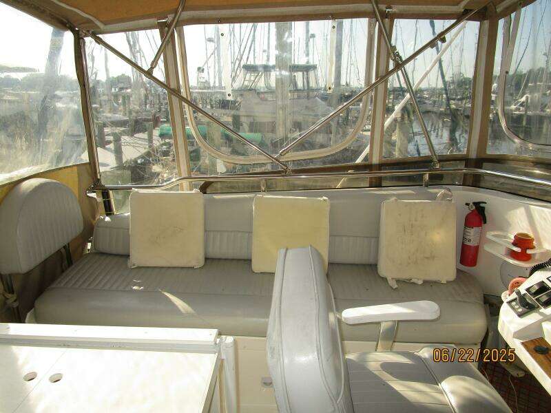 39' Mainship flybridge port