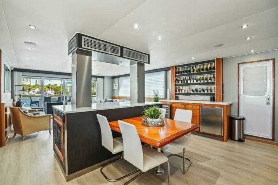 2009 Custom Flybridge Motoryacht