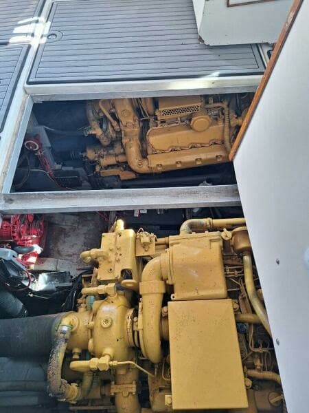 1985 Sea Ray 390 Express Cruiser