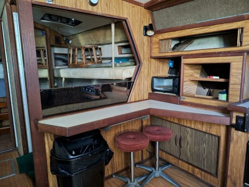 1985 Sea Ray 390 Express Cruiser