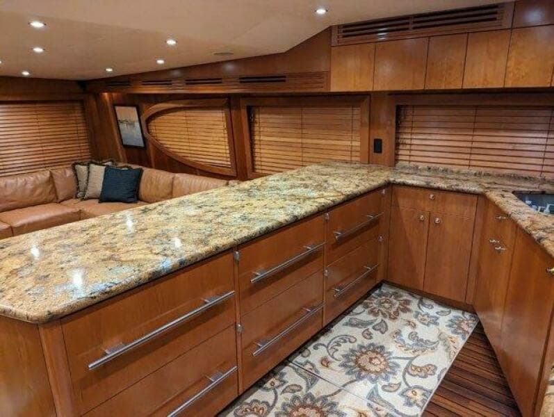 2005 Hatteras 68 Convertible
