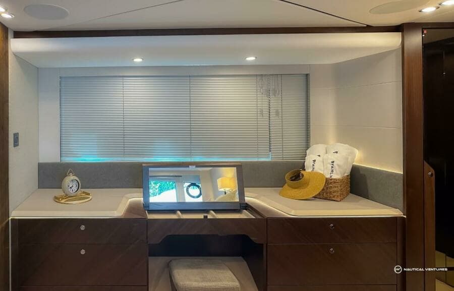 2023 Fairline Phantom 65