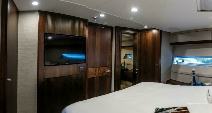 2023 Fairline Phantom 65