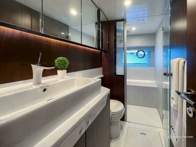 2023 Fairline Phantom 65