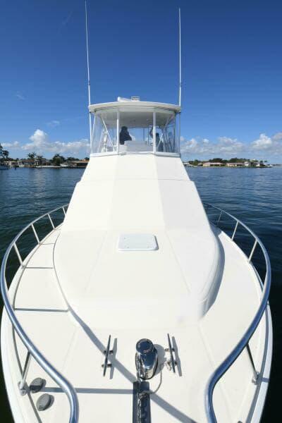 2001 35 Cabo Flybridge - VIKINGOS - Bow