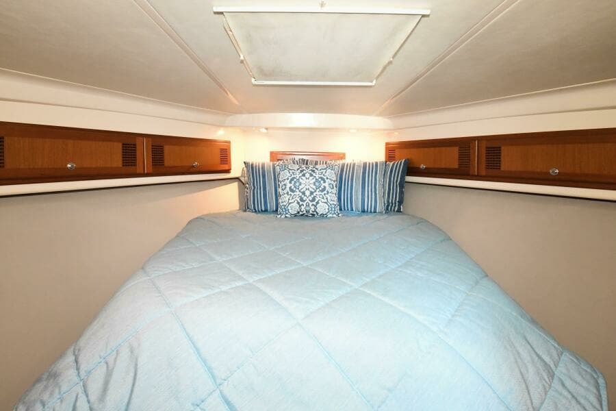 2001 35 Cabo Flybridge - VIKINGOS - Master Stateroom