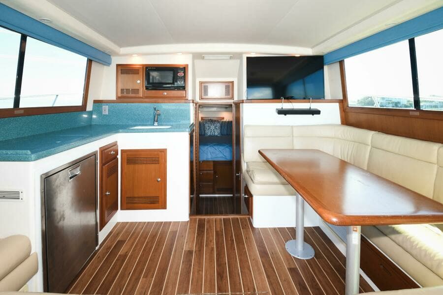 2001 35 Cabo Flybridge - VIKINGOS - Salon