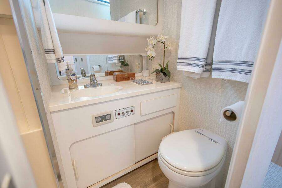 1989 Hatteras Cockpit Motor Yacht