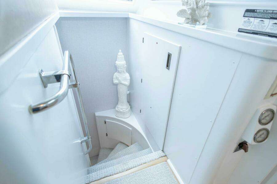 1989 Hatteras Cockpit Motor Yacht