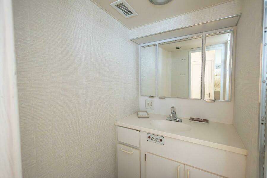 1989 Hatteras Cockpit Motor Yacht