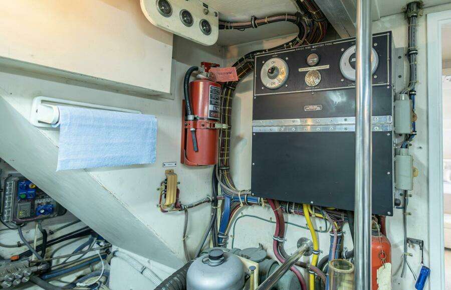 1989 Hatteras Cockpit Motor Yacht