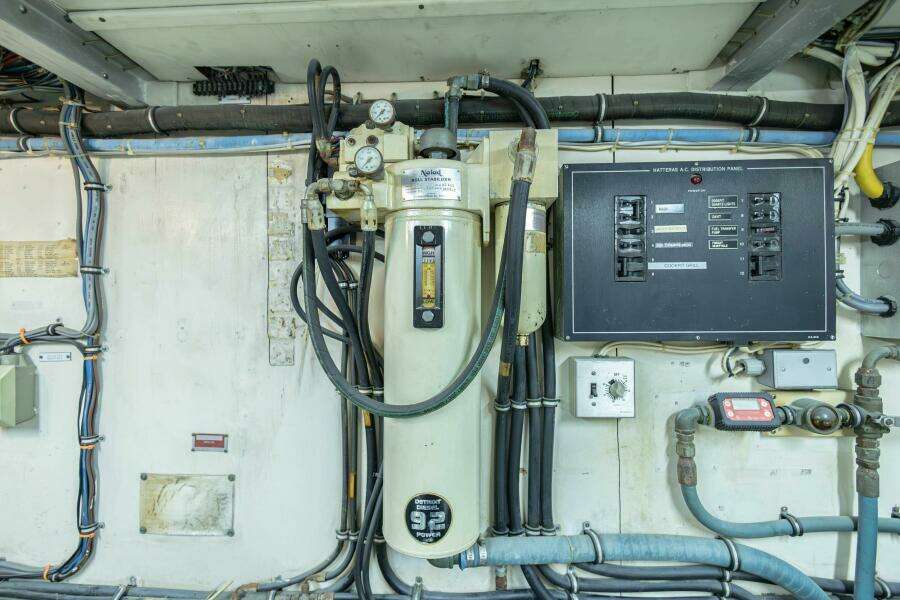 1989 Hatteras Cockpit Motor Yacht