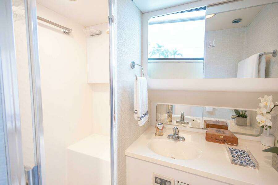 1989 Hatteras Cockpit Motor Yacht