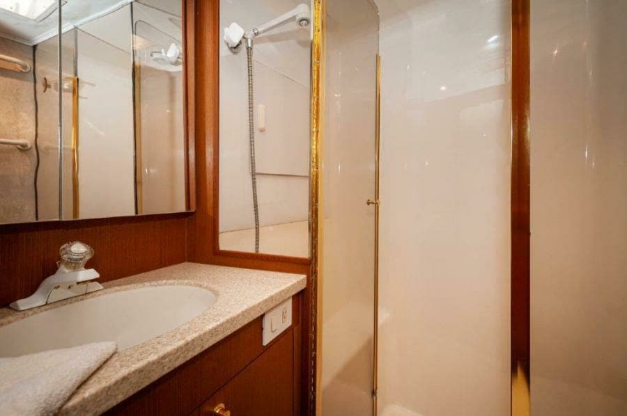 1998 Ocean Yachts 48 Super Sport Master Head