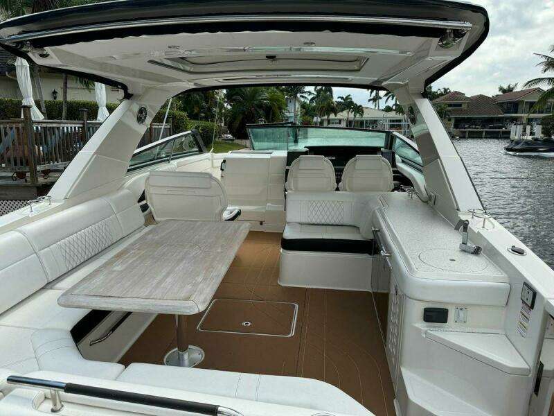 2021 Sea Ray 400 SLX OB