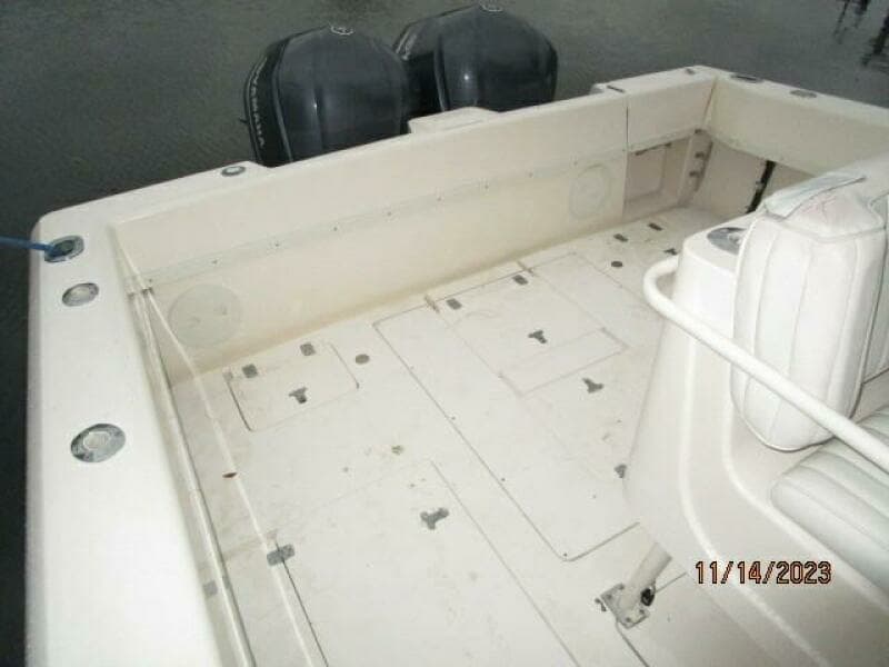 34' Intrpeid cockpit2